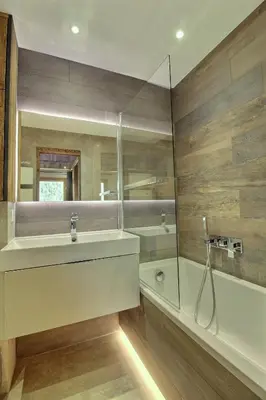 Salle de bains dans l'établissement ARC 1950, Appartement style Chalet Haut de Gamme 2 chambres, 6 personnes