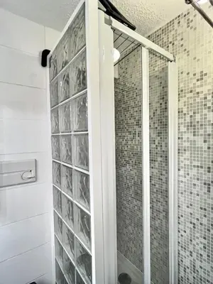 Salle de bains dans l'établissement Résidence Les Andes - Joli 2 pièces en centre-ville de Val D'Isère, proche de toutes commodités MAE-1041
