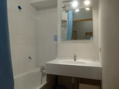 Salle de bains dans l'établissement Appartement 3 pièces pour 6 pers avec balcon à Vallandry - Animaux admis - FR-1-757-108