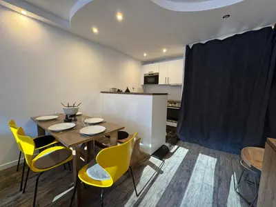 Cuisine ou kitchenette dans l'établissement PLA134 - SUPERBE Appt 4-6pers traversant coeur val Claret