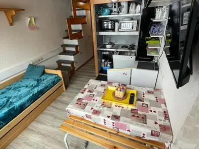 Cuisine ou kitchenette dans l'établissement Duplex calme près des pistes avec balcon - FR-1-346-578
