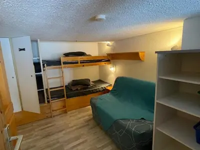 Coin salon dans l'établissement Duplex calme près des pistes avec balcon - FR-1-346-578