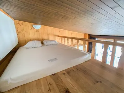 Un ou plusieurs lits dans un hébergement de l'établissement Studio mezzanine près des pistes, balcon, animaux admis - FR-1-502-516