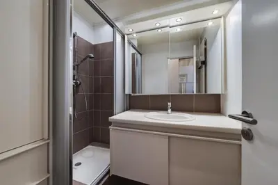 Salle de bains dans l'établissement Résidence Hauts Du Val Claret B2 - Appartement renové·Pied des pistes·Balcon MAE-9001