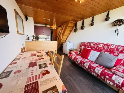 Coin salon dans l'établissement Triplex 6 pers, proche pistes, balcon, animaux admis - FR-1-757-132