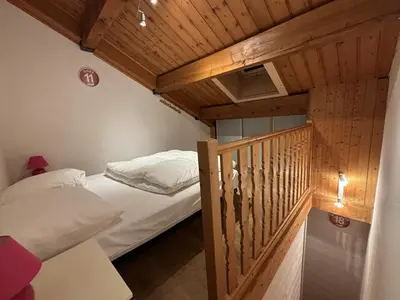 Un ou plusieurs lits dans un hébergement de l'établissement Triplex 6 pers, proche pistes, balcon, animaux admis - FR-1-757-132