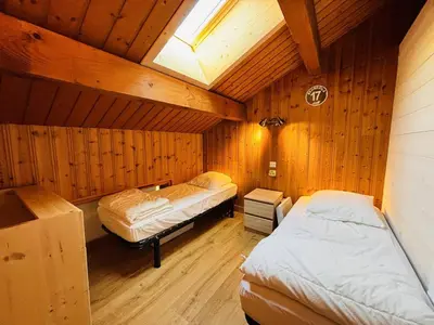 Un ou plusieurs lits dans un hébergement de l'établissement Triplex 6 pers, proche pistes, balcon, animaux admis - FR-1-757-132