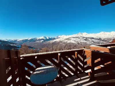 Vue générale sur la montagne ou vue sur la montagne depuis l'appartement
