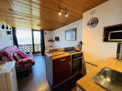 Cuisine ou kitchenette dans l'établissement Triplex 6 pers, proche pistes, balcon, animaux admis - FR-1-757-132