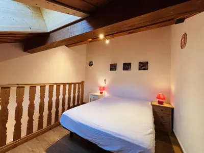 Un ou plusieurs lits dans un hébergement de l'établissement Triplex 6 pers, proche pistes, balcon, animaux admis - FR-1-757-132