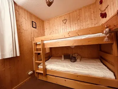 Un ou plusieurs lits dans un hébergement de l'établissement Confortable appartement 6 pers, prox pistes, parking inclus - FR-1-757-131