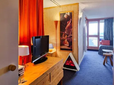 Télévision ou salle de divertissement dans l'établissement Arc 1800 - Appartement 5 pers, balcon, wifi - FR-1-411-961