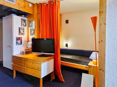 Télévision ou salle de divertissement dans l'établissement Arc 1800 - Appartement 5 pers, balcon, wifi - FR-1-411-961