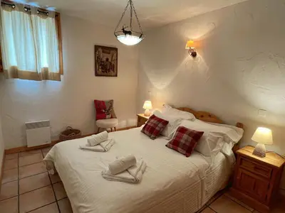 Un ou plusieurs lits dans un hébergement de l'établissement Le Refuge - 5 bedroom chalet with sauna