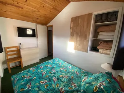 Un ou plusieurs lits dans un hébergement de l'établissement belleplagne