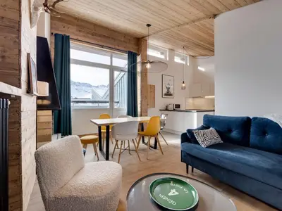 Coin salon dans l'établissement Appartement rénové 3 pièces à Tignes, balcon, proche pistes, WIFI - FR-1-502-591