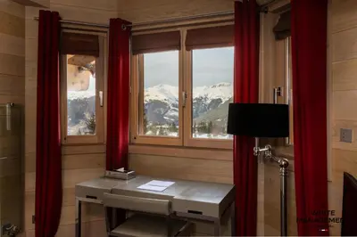 Télévision ou salle de divertissement dans l'établissement Chalet Licorne Des Neiges - Somptueux chalet sur les hauteurs du Belvédère MAE-3934