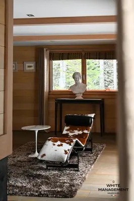 Coin salon dans l'établissement Chalet Licorne Des Neiges - Somptueux chalet sur les hauteurs du Belvédère MAE-3934