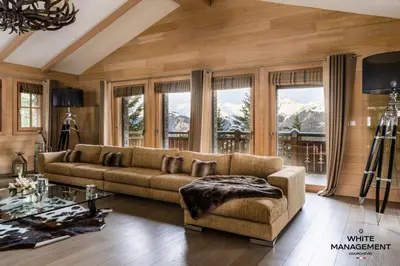 Coin salon dans l'établissement Chalet Licorne Des Neiges - Somptueux chalet sur les hauteurs du Belvédère MAE-3934