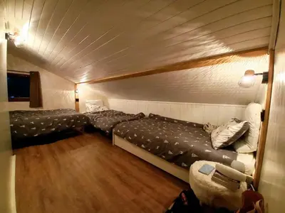 Un ou plusieurs lits dans un hébergement de l'établissement Charmant duplex rénové, terrasse sud, 2 chambres, près des commerces - FR-1-464-240