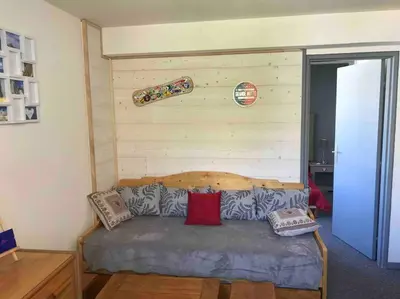 Coin salon dans l'établissement BOR52 - BEAU T2 Rénové - pied des pistes- VAL CLARET