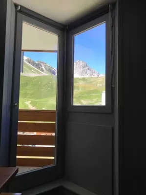 Vue générale sur la montagne ou vue sur la montagne depuis l'appartement