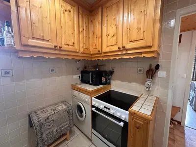 Cuisine ou kitchenette dans l'établissement Spacieux appartement 6 pers, proche centre, animaux admis - FR-1-464-241
