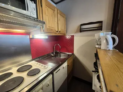 Cuisine ou kitchenette dans l'établissement Résidence Pramecou - Studio lumineux · Proche des pistes · Balcon MAE-7271