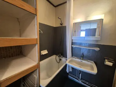 Salle de bains dans l'établissement Résidence Pramecou - Studio lumineux · Proche des pistes · Balcon MAE-7271
