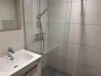 Salle de bains dans l'établissement Appartement rénové, parking privé, 6 personnes, Pralognan-la-Vanoise - FR-1-464-236