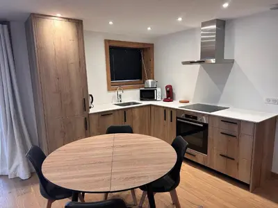 Cuisine ou kitchenette dans l'établissement Appartement rénové, parking privé, 6 personnes, Pralognan-la-Vanoise - FR-1-464-236