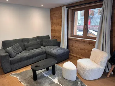 Coin salon dans l'établissement Appartement rénové, parking privé, 6 personnes, Pralognan-la-Vanoise - FR-1-464-236