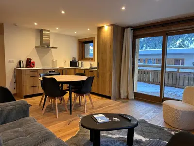 Cuisine ou kitchenette dans l'établissement Appartement neuf avec terrasse sud, parking privatif, 3 pièces, 6 pers - FR-1-464-235