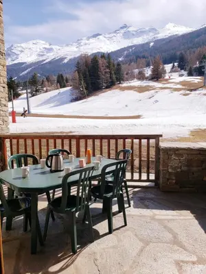 Vue générale sur la montagne ou vue sur la montagne depuis l'appartement
