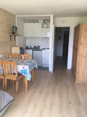 Cuisine ou kitchenette dans l'établissement SLA107 - Apt lumineux 4pers vue lac Tignes