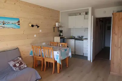 Cuisine ou kitchenette dans l'établissement SLA107 - Apt lumineux 4pers vue lac Tignes
