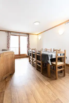 Restaurant ou autre lieu de restauration dans l'établissement Résidence Le Clos Vanoise - 4 Pièces pour 8 Personnes MAE-4321