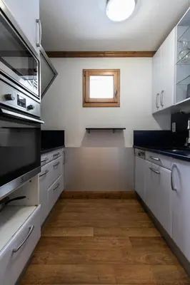 Cuisine ou kitchenette dans l'établissement Résidence Le Clos Vanoise - 4 Pièces pour 8 Personnes MAE-4321