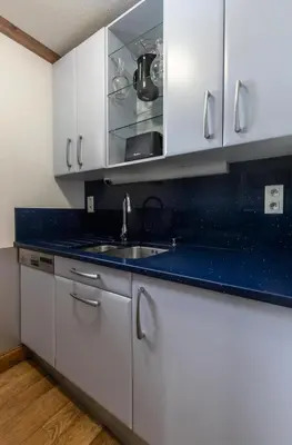 Cuisine ou kitchenette dans l'établissement Résidence Le Clos Vanoise - 4 Pièces pour 8 Personnes MAE-4321