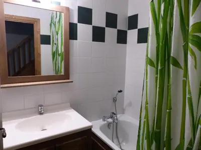 Salle de bains dans l'établissement Résidence Le Clos Vanoise - 3 Pièces pour 8 Personnes MAE-4331