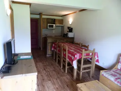 Cuisine ou kitchenette dans l'établissement Résidence Le Clos Vanoise - 3 Pièces pour 7 Personnes MAE-4351