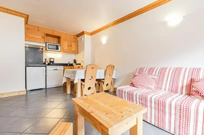 Cuisine ou kitchenette dans l'établissement Résidence Le Criterium - Résidence Le Critérium 3 Chalet A Appartement 2 MAE-4361