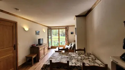 Coin salon dans l'établissement Résidence Le Clos Vanoise - 2 Pièces pour 6 Personnes MAE-4371