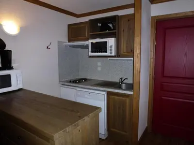 Cuisine ou kitchenette dans l'établissement Résidence Le Clos Vanoise - 2 Pièces pour 6 Personnes MAE-4371