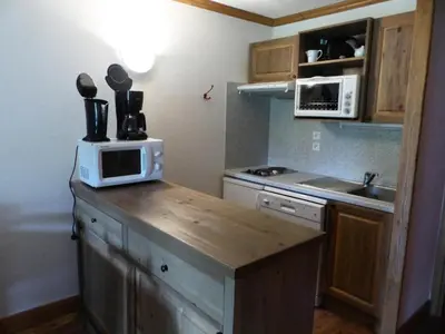 Cuisine ou kitchenette dans l'établissement Résidence Le Clos Vanoise - 2 Pièces pour 6 Personnes MAE-4371