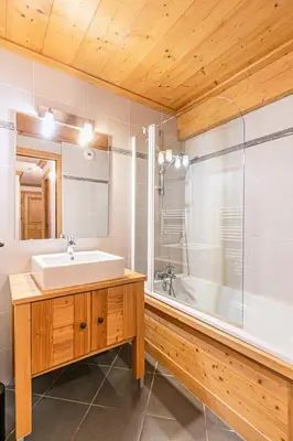Salle de bains dans l'établissement Résidence Le Criterium - Résidence Le Critérium 3 Chalet B Appartement 1 MAE-4381