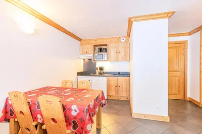 Cuisine ou kitchenette dans l'établissement Résidence Le Criterium - Résidence Le Critérium 3 Chalet D Appartement 7 MAE-4391