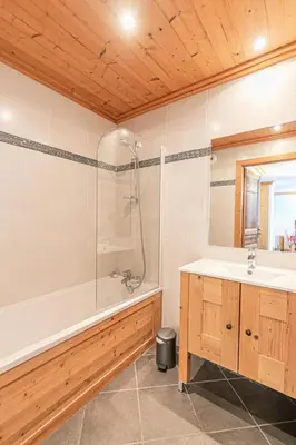 Salle de bains dans l'établissement Résidence Le Criterium - Résidence Le Critérium 3 Chalet D Appartement 7 MAE-4391