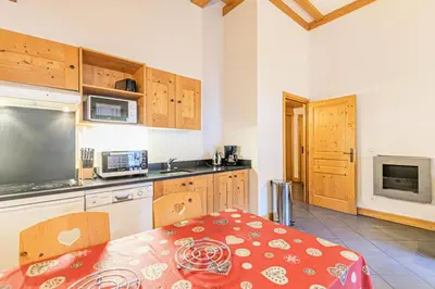Cuisine ou kitchenette dans l'établissement Résidence Le Criterium - Résidence Le Critérium 3 Chalet A Appartement 7 MAE-4401