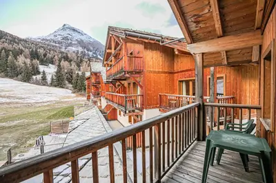 Vue générale sur la montagne ou vue sur la montagne depuis l'appartement